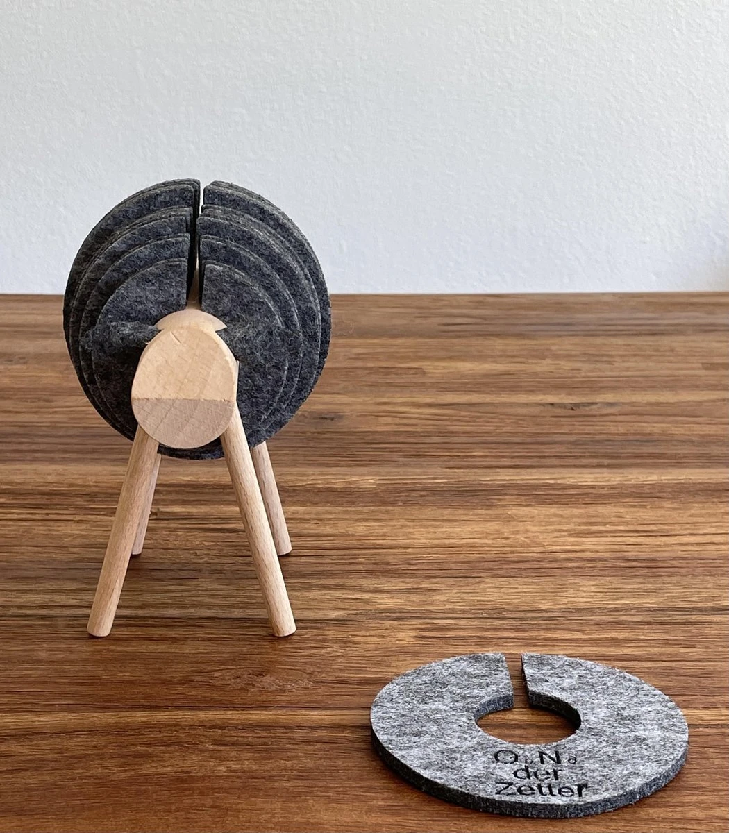 O.N. Der Zetter - Onderzetters Voor Glazen - Houten Rendier XL Met 12 Vilten Onderzetters - Groot - Rond - Donkergrijs - Bruin - Decoratie - Hittebestendig - Housewarming - Afscheid - Kado - Verjaardag - Man - Vrouw - Pasen Cadeau Feest Uniek 25 Euro 11 O.N. Der Zetter - Onderzetters Voor Glazen - Houten Rendier XL Met 12 Vilten Onderzetters - Groot - Rond - Donkergrijs - Bruin - Decoratie - Hittebestendig - Housewarming - Afscheid - Kado - Verjaardag - Man - Vrouw - Pasen Cadeau Feest Uniek 25 Euro - Afbeelding 9