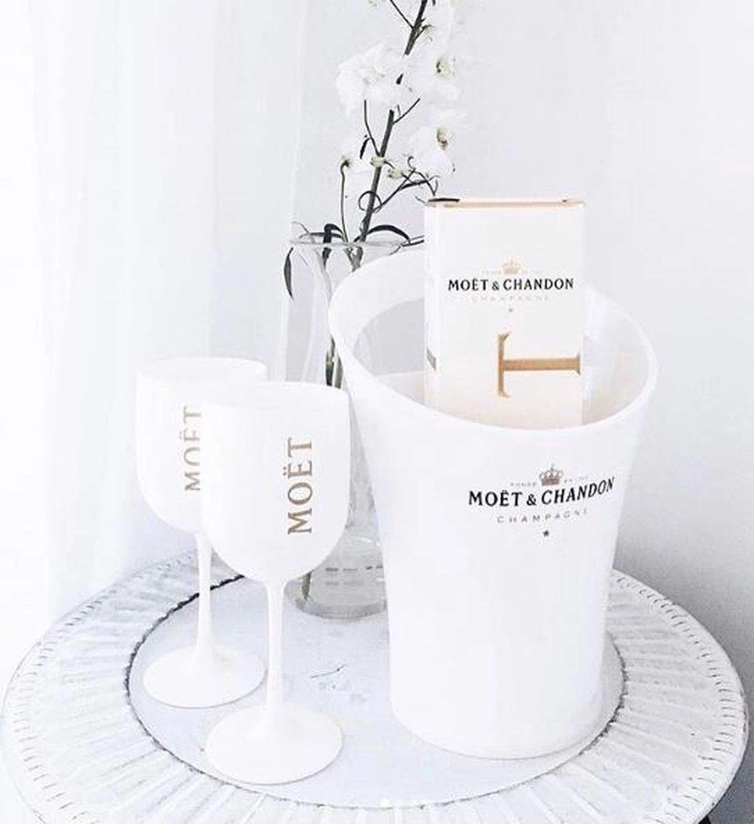 Moët & Chandon Ice Imperial Wijnkoeler Incl. 2 Glazen | Ice Bucket Inclusief 2 Witte Glazen | Luxe Wijnkoeler En Champagneglas | Ijsemmer En Champagneglas | 3 Moët & Chandon Ice Imperial Wijnkoeler Incl. 2 Glazen | Ice Bucket Inclusief 2 Witte Glazen | Luxe Wijnkoeler En Champagneglas | Ijsemmer En Champagneglas |