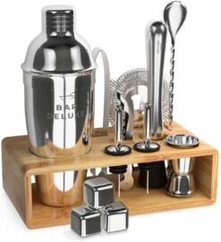 Cocktail Set Met Bamboe Standaard - BarDeluxe® - 13-Delige Cocktailset - Inclusief Receptenboek & WhiskeyStones - Inclusief Luxe Cadeauverpakking -Skimask 1099x1200 3