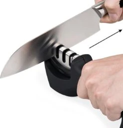 Merkloos Hoogwaardige Messenslijper - Doortrekslijper - Zwart - Anti Slip - Messen Slijper - Slijpen - Mes - Messenslijpers - Professionele Slijper - 3 Standen - Ergonomisch - Messen - Scharen Slijper 25 Merkloos Hoogwaardige Messenslijper - Doortrekslijper - Zwart - Anti Slip - Messen Slijper - Slijpen - Mes - Messenslijpers - Professionele Slijper - 3 Standen - Ergonomisch - Messen - Scharen Slijper -Skimask 1155x1200