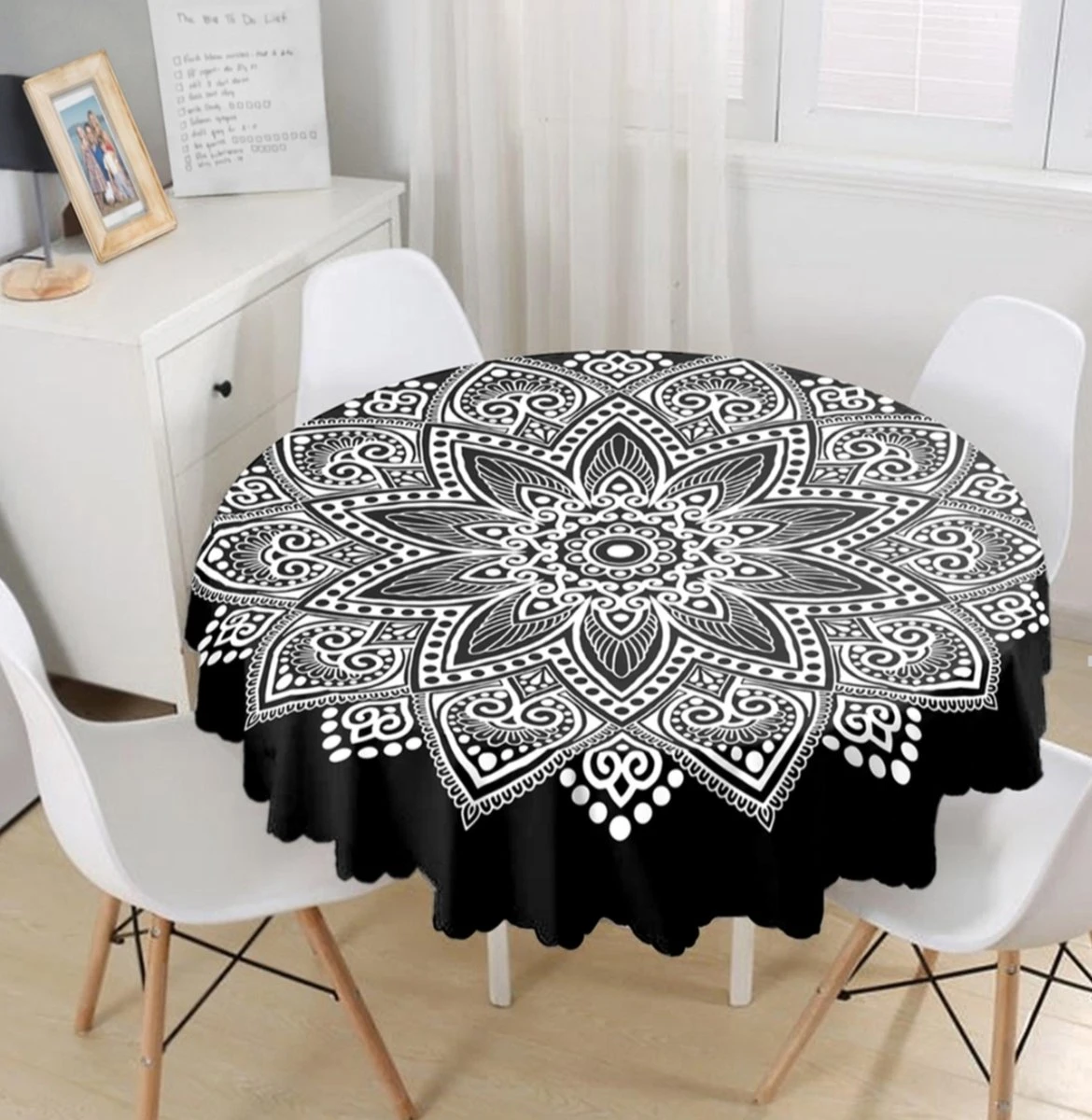 Tafelkleed Rond Ø140cm - De Groen Home - Bedrukt Velvet Textiel - Witte Mandala Op Zwart - Tafelkleed 3 Tafelkleed Rond Ø140cm - De Groen Home - Bedrukt Velvet Textiel - Witte Mandala Op Zwart - Tafelkleed