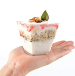 Merkloos Kleine Amuse Bakjes Voor Dessert/IJs/Fruit/Hapjes/Tapas/Toetje/Gebakje/Taartje - Herbruikbare Amusebakjes Van Kunststof - Afwasmachinebestendig - 70ML - Vierkant - 25 Stuks - Transparant Met Zilveren Glitter -Skimask 1179x1200 12