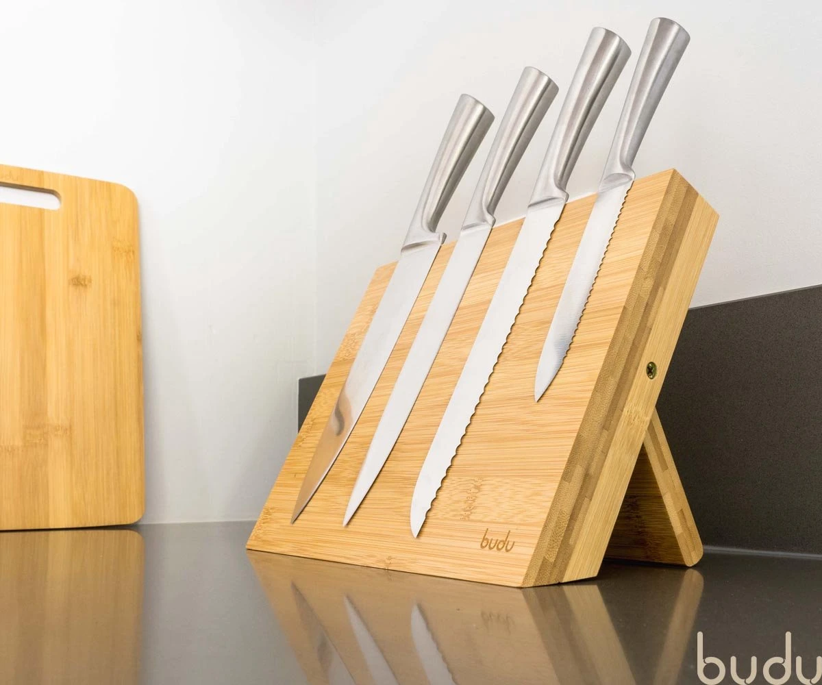 Budu Messenblok Zonder Messen – Magnetisch – Messenmagneet - Bamboe Hout - Inklapbaar - Messenopberger 5 Budu Messenblok Zonder Messen – Magnetisch – Messenmagneet - Bamboe Hout - Inklapbaar - Messenopberger - Afbeelding 3