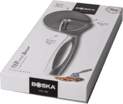 Boska Pizzasnijder Monaco+ - Pizzaroller - RVS - Ergonomische Pizzasnijder - Cadeauverpakking - Giftbox - Cadeautips Voor Mannen - Keukengerei - Keuken Accessoires - Levenslange Garantie 24 Boska Pizzasnijder Monaco+ - Pizzaroller - RVS - Ergonomische Pizzasnijder - Cadeauverpakking - Giftbox - Cadeautips Voor Mannen - Keukengerei - Keuken Accessoires - Levenslange Garantie -Skimask 1200x1016 1