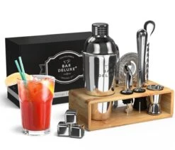 Cocktail Set Met Bamboe Standaard - BarDeluxe® - 13-Delige Cocktailset - Inclusief Receptenboek & WhiskeyStones - Inclusief Luxe Cadeauverpakking -Skimask 1200x1032 2