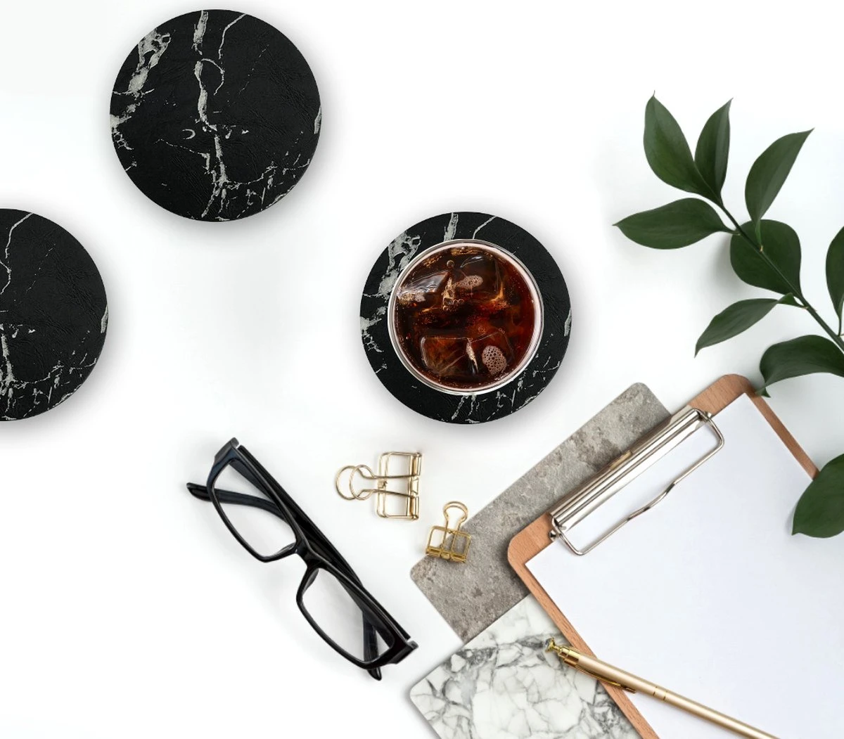 Castagnola Lederen Onderzetters Met Houder – Onderzetters Voor Glazen – Onderzetters Design – Onderzettersset – Drink Onderzetters – Leder – Leren Onderzetters – Set Van 6 – Zwart/Wit 7 Castagnola Lederen Onderzetters Met Houder – Onderzetters Voor Glazen – Onderzetters Design – Onderzettersset – Drink Onderzetters – Leder – Leren Onderzetters – Set Van 6 – Zwart/Wit - Afbeelding 5