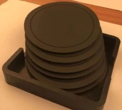 Merkloos Luxe Onderzetters - Siliconen Onderzetters - 6 Stuks - Anti Slip - Zwart - Handig Opbergbakje Inbegrepen - Voor Glazen - Stevig - Hittebestendig - Rond Design - Makkelijk Te Reinigen - Duurzaam -Skimask 1200x1078 15