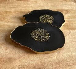 Luxe Epoxy Onderzetters Zwart/ Goud Met Gouden Rand - Handgemaakt - Uniek - Resin Art 8 Luxe Epoxy Onderzetters Zwart/ Goud Met Gouden Rand - Handgemaakt - Uniek - Resin Art -Skimask 1200x1087 9