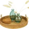 QUVIO Dienblad Met Handvaten - Schaal - Decoratieve Dienbladen - Presenteerblad - Sierschaal - Serveerschaal - Woonaccessoires - Rond - Diameter Van 28 Cm - Rotan - Lichtbruin