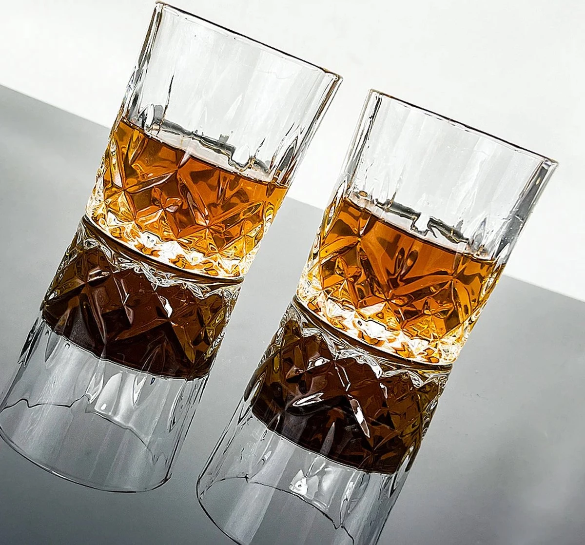 Whiskey Set - Whiskey Karaf - Whiskey Glazen - Karaf - Met 4 Glazen 6 Whiskey Set - Whiskey Karaf - Whiskey Glazen - Karaf - Met 4 Glazen - Afbeelding 4