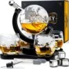 Whisiskey Whiskey Karaf - Wereldbol - Luxe Whisky Karaf Set - Whiskey Set - 0,9 L - Decanteer Karaf - Incl. 4 RVS Whiskey Stones, Schenktuit En 4 Whiskey Glazen - Peaky Blinders - Cadeau Voor Man & Vrouw 1 Whisiskey Whiskey Karaf - Wereldbol - Luxe Whisky Karaf Set - Whiskey Set - 0,9 L - Decanteer Karaf - Incl. 4 RVS Whiskey Stones, Schenktuit En 4 Whiskey Glazen - Peaky Blinders - Cadeau Voor Man & Vrouw -Skimask 1200x1160 2