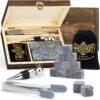 Whisiskey Luxe Whiskey Stones Set - 12 Stuks - Fluwelen Opbergzak - Flessenstopper - IJstang - Herbruikbare IJsblokjes - Natuursteen Whiskey Stenen Voor Glazen - Accessoires - IJklontjes Steen - Drank Koeler - Cadeau Voor Man -Skimask 1200x1169 5