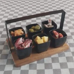 Mica Decorations - Luxe Tapas Set - 6 Zwarte Tapas Schaaltjes Op Houten Tapasplank - Servies - Borrelplank Olijfhout -Skimask 1200x1197 48