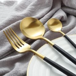 Timmers Trading Bestekset 6 Persoons - Gouden Bestek - Bestekset Goud 24 Delig - Vaatwasserbestendig 16 Timmers Trading Bestekset 6 Persoons - Gouden Bestek - Bestekset Goud 24 Delig - Vaatwasserbestendig -Skimask 1200x1200 1140