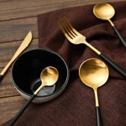 Timmers Trading Bestekset 6 Persoons - Gouden Bestek - Bestekset Goud 24 Delig - Vaatwasserbestendig 19 Timmers Trading Bestekset 6 Persoons - Gouden Bestek - Bestekset Goud 24 Delig - Vaatwasserbestendig -Skimask 1200x1200 1142