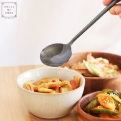 House Of Husk 1 Persoons Chopstick Set - 1 Paar Metalen Koreaanse Eetstokjes - Inclusief Eetlepel En Houder - RVS - Metaal - Eetstokjes - Koreaans - Vaatwasserbestendig - Sushi Chopsticks - Noodles - Zwart 10 House Of Husk 1 Persoons Chopstick Set - 1 Paar Metalen Koreaanse Eetstokjes - Inclusief Eetlepel En Houder - RVS - Metaal - Eetstokjes - Koreaans - Vaatwasserbestendig - Sushi Chopsticks - Noodles - Zwart -Skimask 1200x1200 1417