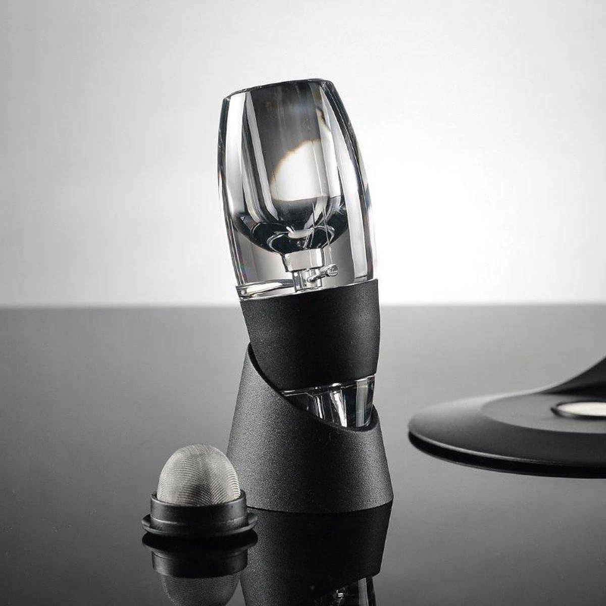 WYNER Chianti - Luxe Wijn Decanteerder Incl. Zeef & Standaard - Magic Wine Decanter - Decanteer Karaf - Wijn Karaf - Wine Decanter - Wijnbeluchter - Karaf Voor Wijn - Wijn Accessoires 4 WYNER Chianti - Luxe Wijn Decanteerder Incl. Zeef & Standaard - Magic Wine Decanter - Decanteer Karaf - Wijn Karaf - Wine Decanter - Wijnbeluchter - Karaf Voor Wijn - Wijn Accessoires - Afbeelding 2