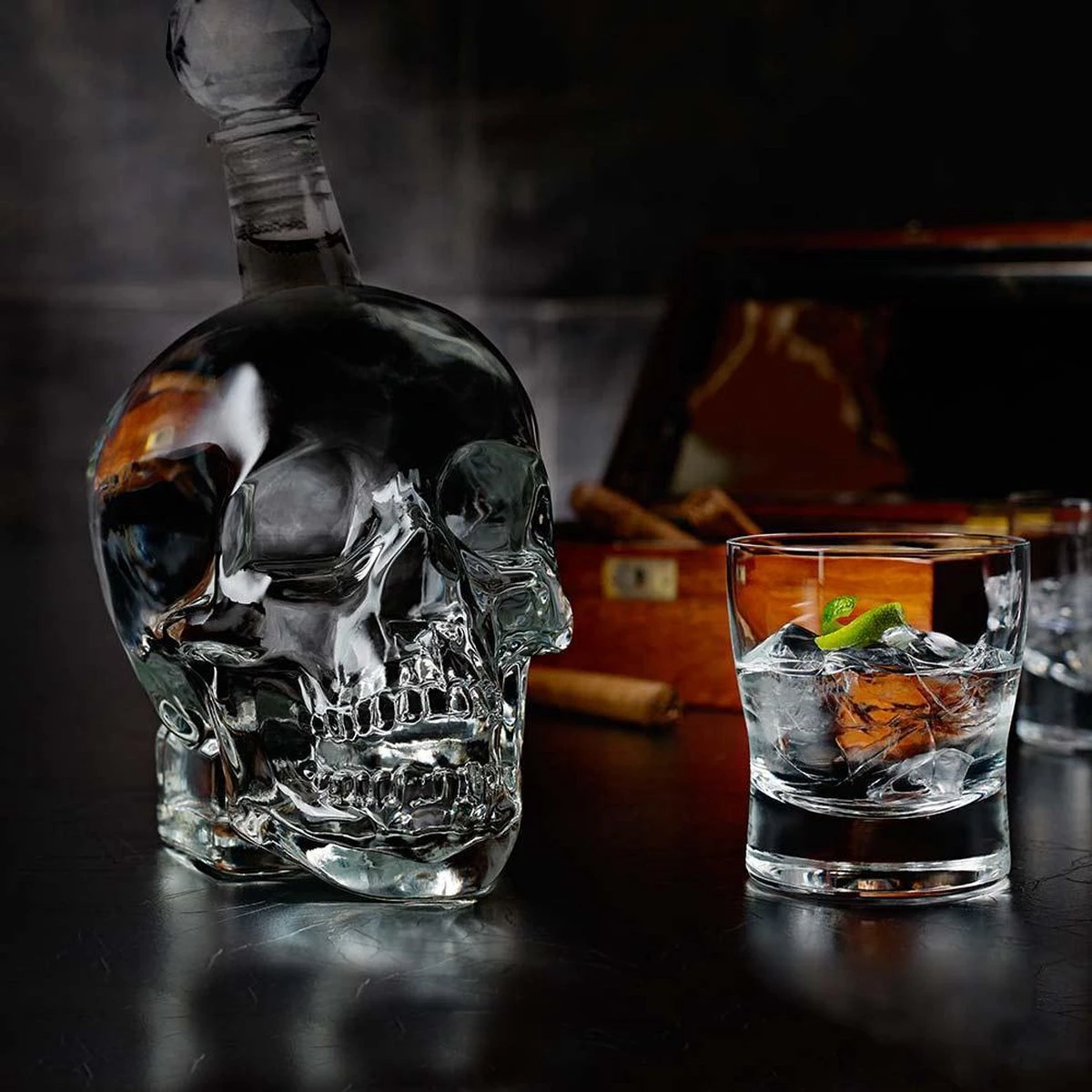 MikaMax Skull Bottle - Whiskey Karaf - Decanteer Karaf - Schedel - Karaf - 1 Liter - Glas 5 MikaMax Skull Bottle - Whiskey Karaf - Decanteer Karaf - Schedel - Karaf - 1 Liter - Glas - Afbeelding 3