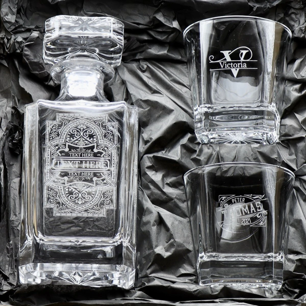 Personaliseerbare Whiskey Karaf Met 2 Glazen In Geschenkdoos - Decanteerkaraf Van 750ml 9 Personaliseerbare Whiskey Karaf Met 2 Glazen In Geschenkdoos - Decanteerkaraf Van 750ml - Afbeelding 7