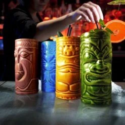 MikaMax Tiki Mugs - Cocktail Glazen - Hawaii – Cocktail Set - Mok - Keramiek- Set Van 4 - Vaatwasser Bestendig - 330ML -Skimask 1200x1200 1886