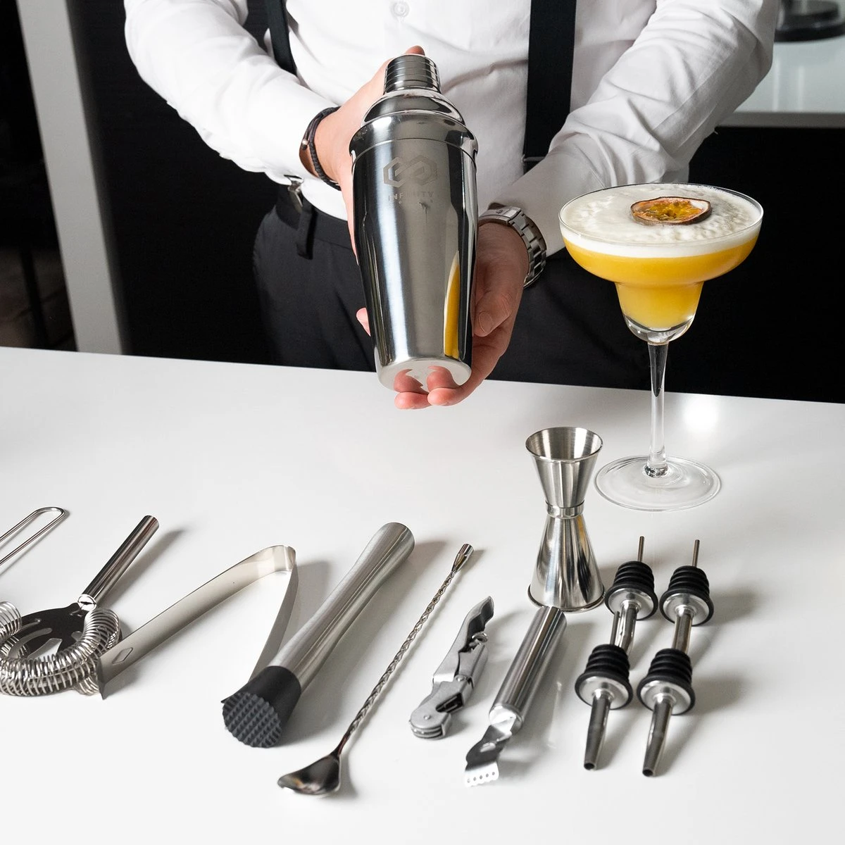 Infinity Goods Cocktailset - 15 Delige RVS Cocktail Shaker Set - Luxe Cadeauverpakking - Inclusief Recepten - RVS 10 Infinity Goods Cocktailset - 15 Delige RVS Cocktail Shaker Set - Luxe Cadeauverpakking - Inclusief Recepten - RVS - Afbeelding 8