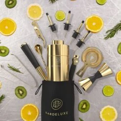 BarDeluxe® Cocktail Set - 12-Delig - Cocktailset - Cocktail Shaker Set - Inclusief Cocktail Shaker - Cocktail Recepten Boek - Cadeau Voor Man - Cadeau Voor Vrouw - Luxe Cadeauverpakking & Bewaarhoes - Cocktail Set Goud -Skimask 1200x1200 1978