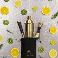 Cocktail Set Van BarDeluxe® - 3-Delig - 750ml Cocktail Shaker - Jigger / Maatbeker - Cocktail Stamper - Inclusief Nederlandstalig Receptenboek + Bewaarhoes - Goud 14 Cocktail Set Van BarDeluxe® - 3-Delig - 750ml Cocktail Shaker - Jigger / Maatbeker - Cocktail Stamper - Inclusief Nederlandstalig Receptenboek + Bewaarhoes - Goud -Skimask 1200x1200 2012