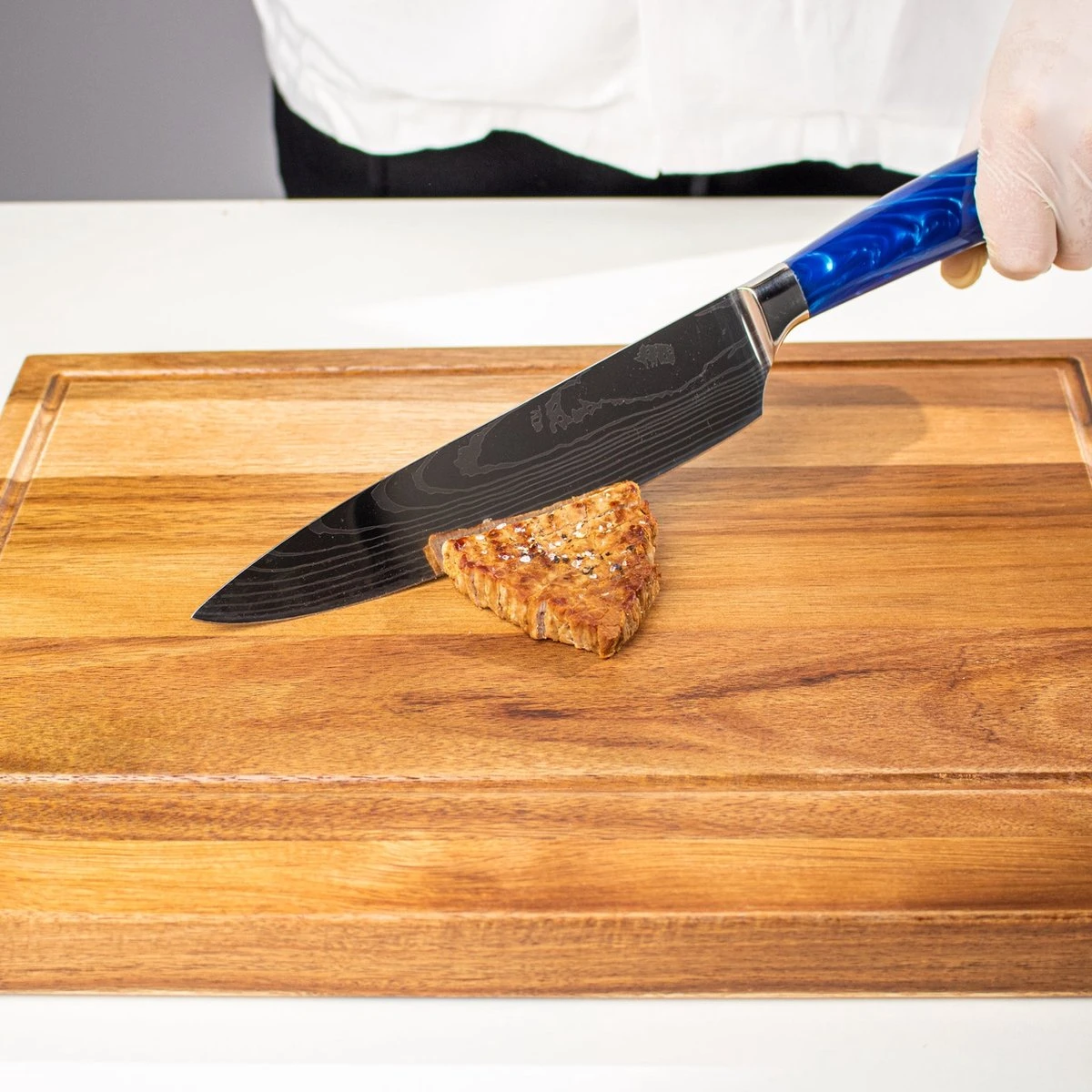 Shinrai Japan - Japans Koksmes 20 Cm - Koksmes - Damascus Mes - Damascus Print Epoxy Sapphire - Met Luxe Geschenkdoos 8 Shinrai Japan - Japans Koksmes 20 Cm - Koksmes - Damascus Mes - Damascus Print Epoxy Sapphire - Met Luxe Geschenkdoos - Afbeelding 6