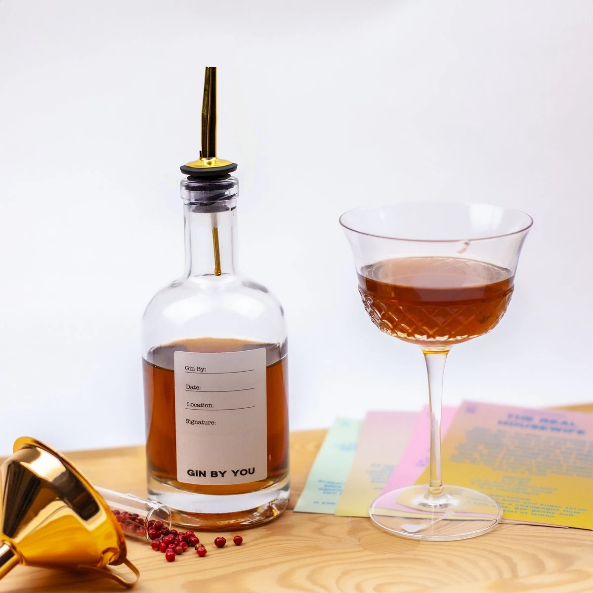 Gin By You® Geschenkset - Gin Tonic Cocktail Gift Set - Premium Kruiden Cadeau Box | Pakket Om Zelf Gin Te Maken Met Beschrijfbaar Etiket 6 Gin By You® Geschenkset - Gin Tonic Cocktail Gift Set - Premium Kruiden Cadeau Box | Pakket Om Zelf Gin Te Maken Met Beschrijfbaar Etiket - Afbeelding 4