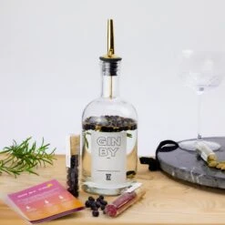 Gin By You® Geschenkset - Gin Tonic Cocktail Gift Set - Premium Kruiden Cadeau Box | Pakket Om Zelf Gin Te Maken Met Beschrijfbaar Etiket 17 Gin By You® Geschenkset - Gin Tonic Cocktail Gift Set - Premium Kruiden Cadeau Box | Pakket Om Zelf Gin Te Maken Met Beschrijfbaar Etiket -Skimask 1200x1200 2066