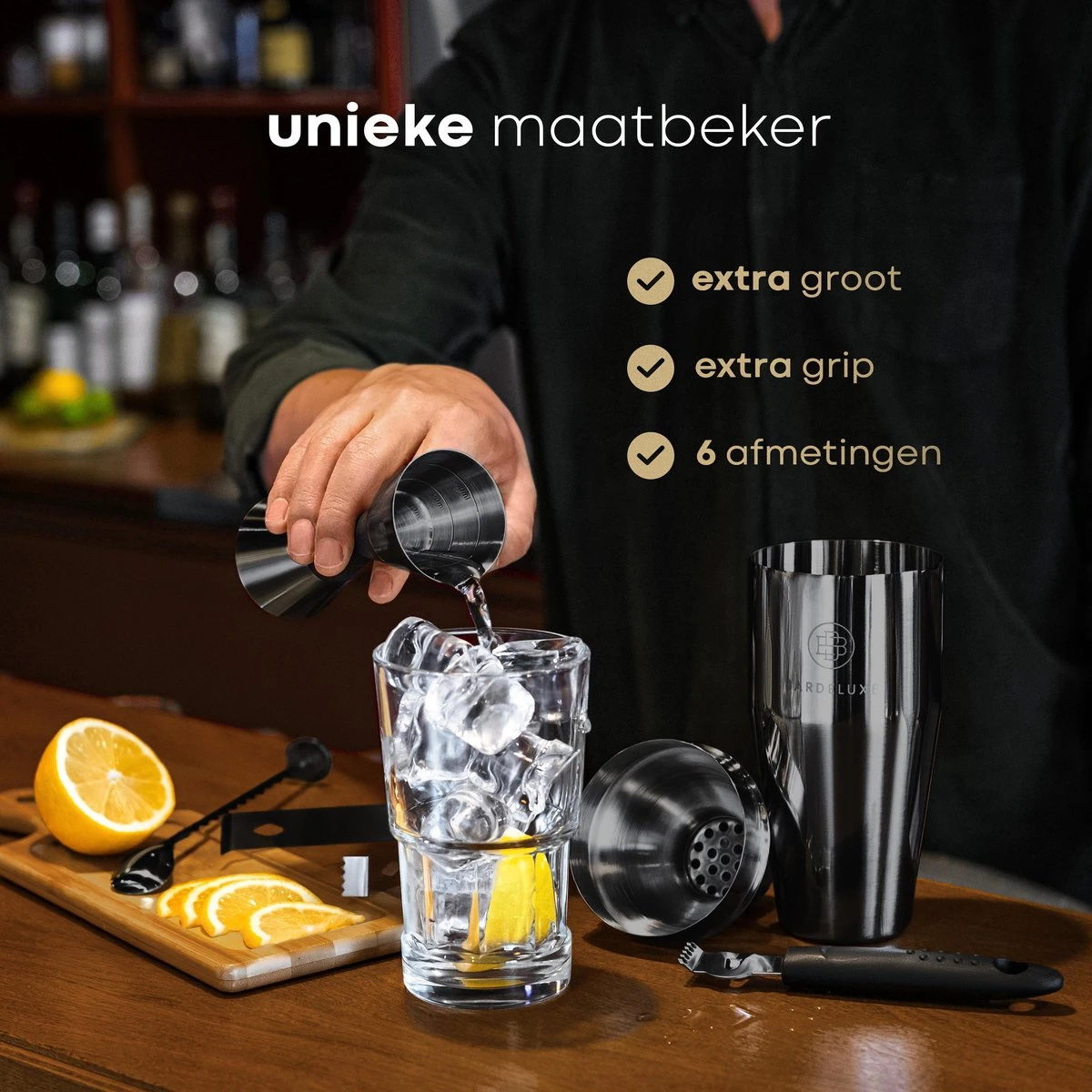 Cocktail Set Van BarDeluxe® - 3-Delig - 750ml Cocktail Shaker - Jigger / Maatbeker - Cocktail Stamper - Inclusief Nederlandstalig Receptenboek + Bewaarhoes - Metaal Zwart 6 Cocktail Set Van BarDeluxe® - 3-Delig - 750ml Cocktail Shaker - Jigger / Maatbeker - Cocktail Stamper - Inclusief Nederlandstalig Receptenboek + Bewaarhoes - Metaal Zwart - Afbeelding 4