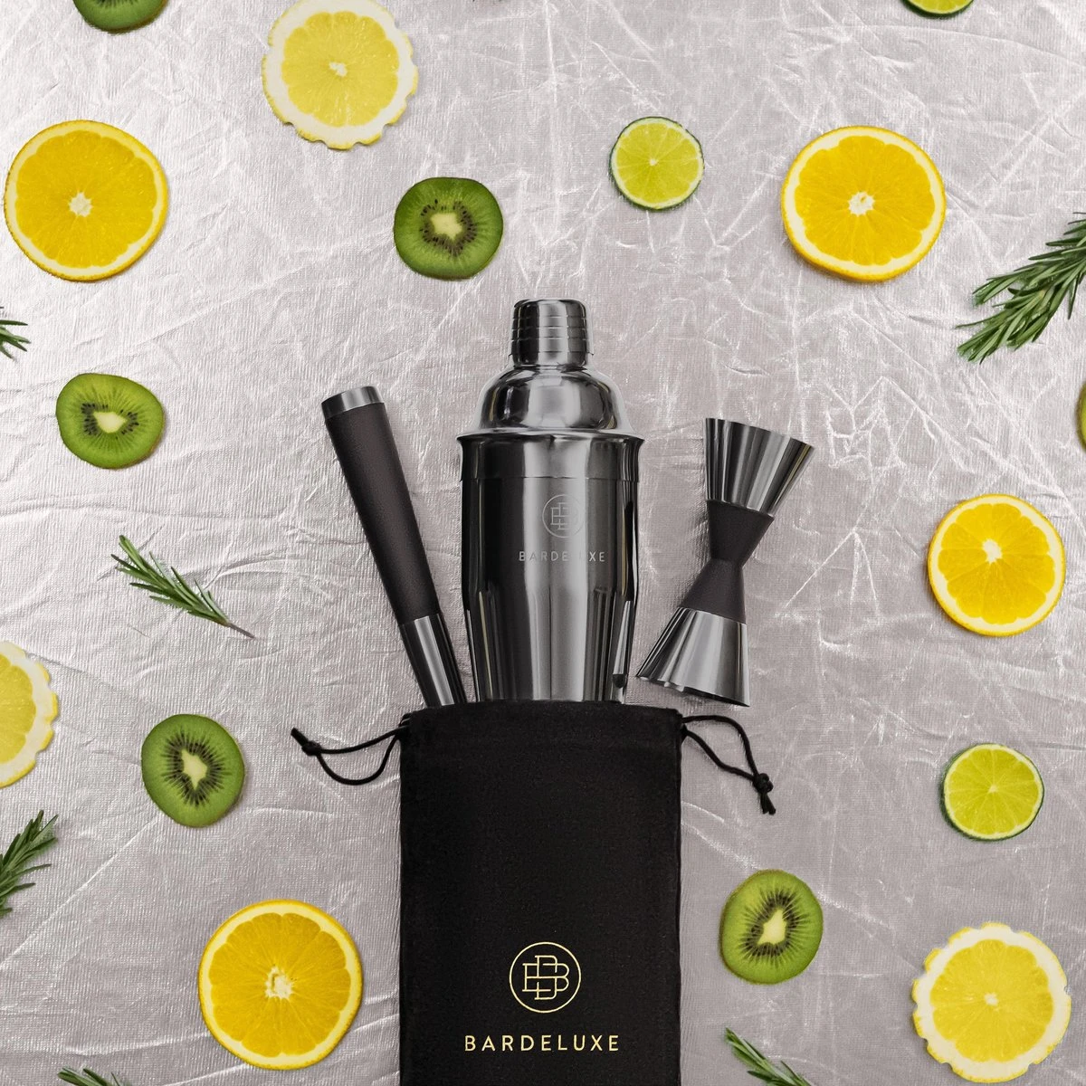 Cocktail Set Van BarDeluxe® - 3-Delig - 750ml Cocktail Shaker - Jigger / Maatbeker - Cocktail Stamper - Inclusief Nederlandstalig Receptenboek + Bewaarhoes - Metaal Zwart 8 Cocktail Set Van BarDeluxe® - 3-Delig - 750ml Cocktail Shaker - Jigger / Maatbeker - Cocktail Stamper - Inclusief Nederlandstalig Receptenboek + Bewaarhoes - Metaal Zwart - Afbeelding 6