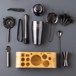 Infinity Goods Cocktailset - 15 Delige Zwarte Cocktail Shaker Set - Luxe Cadeauverpakking - Inclusief Recepten - Zwart 10 Infinity Goods Cocktailset - 15 Delige Zwarte Cocktail Shaker Set - Luxe Cadeauverpakking - Inclusief Recepten - Zwart -Skimask 1200x1200 2110