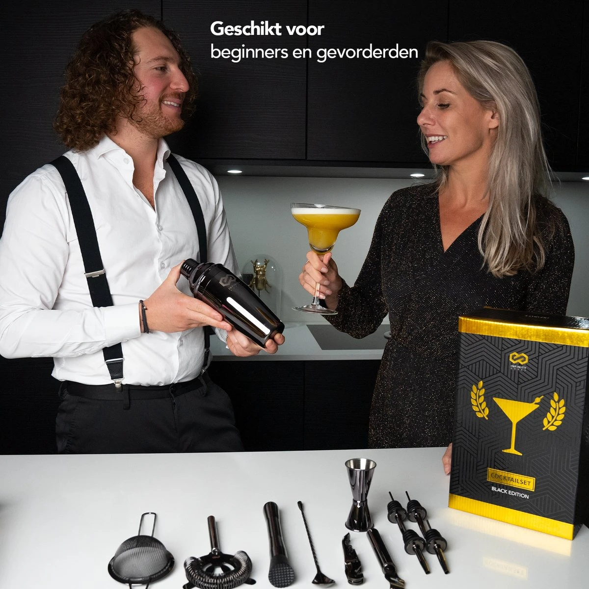 Infinity Goods Cocktailset - 15 Delige Zwarte Cocktail Shaker Set - Luxe Cadeauverpakking - Inclusief Recepten - Zwart 8 Infinity Goods Cocktailset - 15 Delige Zwarte Cocktail Shaker Set - Luxe Cadeauverpakking - Inclusief Recepten - Zwart - Afbeelding 6