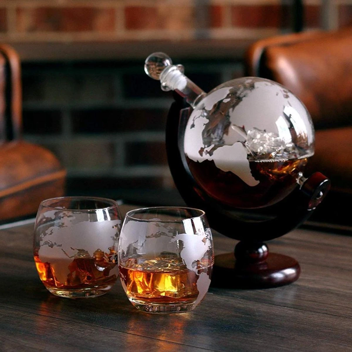 MikaMax Globe Whiskey Decanter – Standaard Versie – Whiskey Set – Complete Set – Whiskey Karaf – Incl. 2 Whiskey Glazen En Whiskey Stones – 900 ML 8 MikaMax Globe Whiskey Decanter – Standaard Versie – Whiskey Set – Complete Set – Whiskey Karaf – Incl. 2 Whiskey Glazen En Whiskey Stones – 900 ML - Afbeelding 6