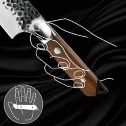 Koks Mes - Slagersmes - Handmade - Chef Knife - BBQ - Mes - Mannen - Koken - Carbon Staal - Stoer - Handgemaakt - Koksmes - CADEAU TIP! 29 Koks Mes - Slagersmes - Handmade - Chef Knife - BBQ - Mes - Mannen - Koken - Carbon Staal - Stoer - Handgemaakt - Koksmes - CADEAU TIP! -Skimask 1200x1200 260