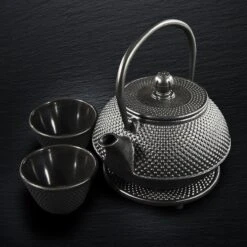 SakuraTea - Theepot Set - 4-delig - Gietijzer - Zwart - 0.8L - 2 Kopjes (100ml) 13 SakuraTea - Theepot Set - 4-delig - Gietijzer - Zwart - 0.8L - 2 Kopjes (100ml) -Skimask 1200x1200 2630