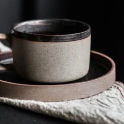 House Of Husk® Keramieke Kop En Schotel Set - Koffiekopjes - Theemokken - Koffiemokken - 250 Ml - Bruin Aardewerk -Skimask 1200x1200 2679