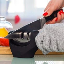 Merkloos Hoogwaardige Messenslijper - Doortrekslijper - Zwart - Anti Slip - Messen Slijper - Slijpen - Mes - Messenslijpers - Professionele Slijper - 3 Standen - Ergonomisch - Messen - Scharen Slijper 36 Merkloos Hoogwaardige Messenslijper - Doortrekslijper - Zwart - Anti Slip - Messen Slijper - Slijpen - Mes - Messenslijpers - Professionele Slijper - 3 Standen - Ergonomisch - Messen - Scharen Slijper -Skimask 1200x1200 287