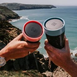 Circular&Co. Herbruikbare To Go Koffiebeker (rCUP) Crème/groen 12oz/340ml 24 Circular&Co. Herbruikbare To Go Koffiebeker (rCUP) Crème/groen 12oz/340ml -Skimask 1200x1200 2962