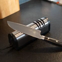 Elektrische Messenslijper Voor Messen En Scharen - Grof En Fijn Slijpen - Geschikt Voor Alle Messen - Anti Slip - Zilver -Skimask 1200x1200 302