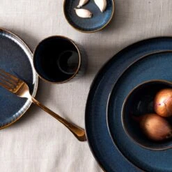 Dutch Rose Sapphire - Dutch Rose Sapphire Bord 28 Blauw 9 Dutch Rose Sapphire - Dutch Rose Sapphire Bord 28 Blauw -Skimask 1200x1200 3497