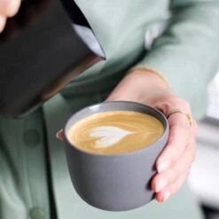 Melkopschuimkannetje Essentials - Zwart - 350ml - Melkkannetje Opschuim - Melkkannetje RVS - Melkkan 8 Melkopschuimkannetje Essentials - Zwart - 350ml - Melkkannetje Opschuim - Melkkannetje RVS - Melkkan -Skimask 1200x1200 3540