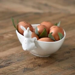 Riviera Maison Eierschaal Paasdecoratie, Eierhouder - Fresh Farm Eggs Bowl - Wit - Porselein - Giftbox 10 Riviera Maison Eierschaal Paasdecoratie, Eierhouder - Fresh Farm Eggs Bowl - Wit - Porselein - Giftbox -Skimask 1200x1200 3606