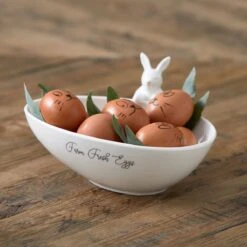 Riviera Maison Eierschaal Paasdecoratie, Eierhouder - Fresh Farm Eggs Bowl - Wit - Porselein - Giftbox 12 Riviera Maison Eierschaal Paasdecoratie, Eierhouder - Fresh Farm Eggs Bowl - Wit - Porselein - Giftbox -Skimask 1200x1200 3608