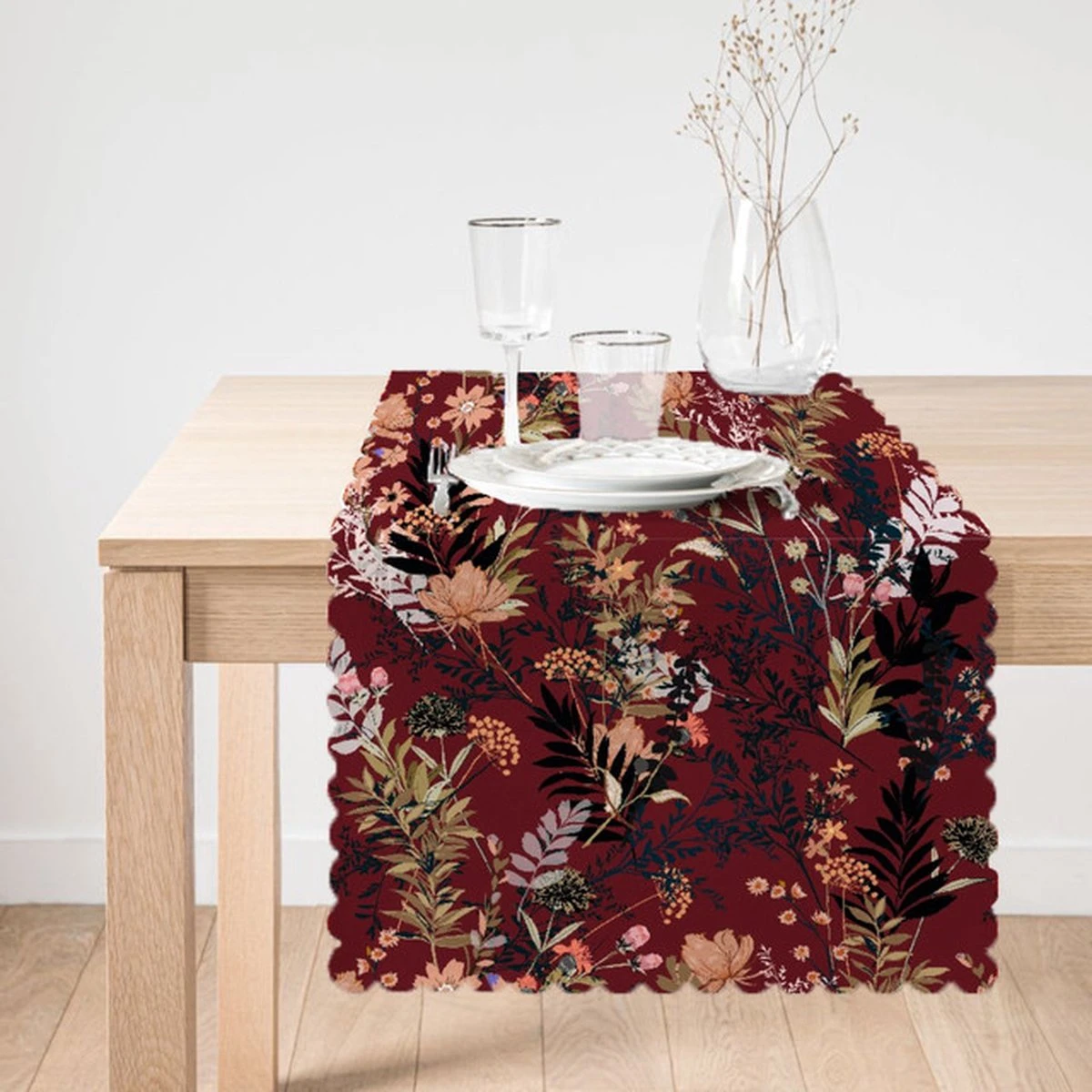 De Groen Home Bedrukt Velvet Textiel Tafelloper - Bloemen Op Bordeaux - Fluweel - Runner 45x135 3 De Groen Home Bedrukt Velvet Textiel Tafelloper - Bloemen Op Bordeaux - Fluweel - Runner 45x135