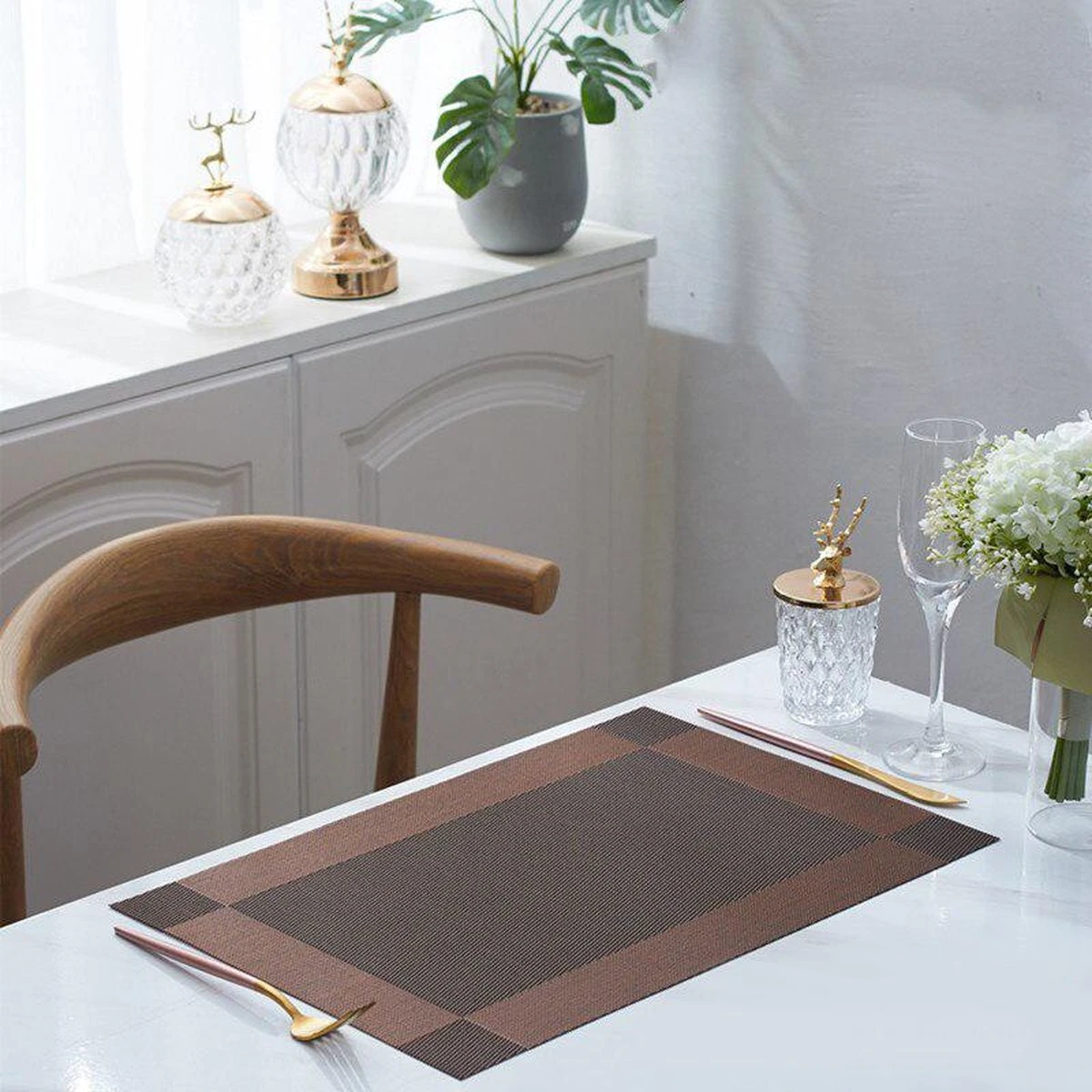 Vitamo™ Duurzame Placemats 4 Stuks - Hittebestendig - Makkelijk Schoon - Fijngeweven PVC - 30 X 45cm - Metallic Bruin 5 Vitamo™ Duurzame Placemats 4 Stuks - Hittebestendig - Makkelijk Schoon - Fijngeweven PVC - 30 X 45cm - Metallic Bruin - Afbeelding 3