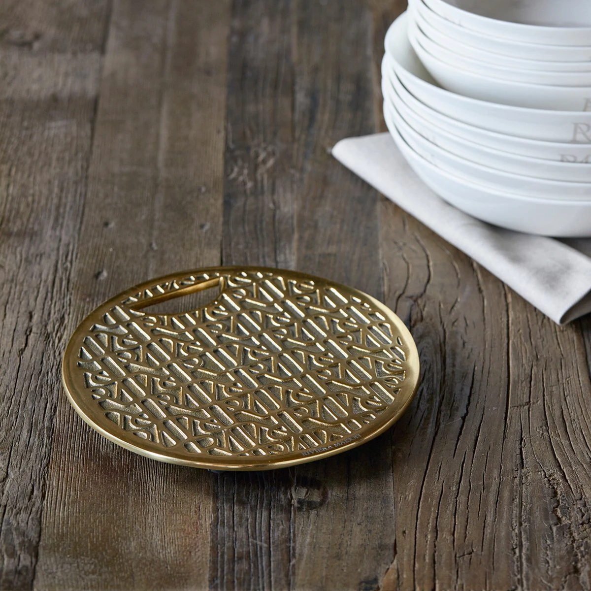 Riviera Maison Onderzetters Pannen - RM Monogram Trivet - Goud 4 Riviera Maison Onderzetters Pannen - RM Monogram Trivet - Goud - Afbeelding 2