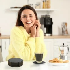 Castagnola Lederen Onderzetters Met Houder – Onderzetters Voor Glazen – Onderzetters Design – Onderzettersset – Drink Onderzetters – Leder – Leren Onderzetters – Set Van 6 – Zwart 12 Castagnola Lederen Onderzetters Met Houder – Onderzetters Voor Glazen – Onderzetters Design – Onderzettersset – Drink Onderzetters – Leder – Leren Onderzetters – Set Van 6 – Zwart -Skimask 1200x1200 4683