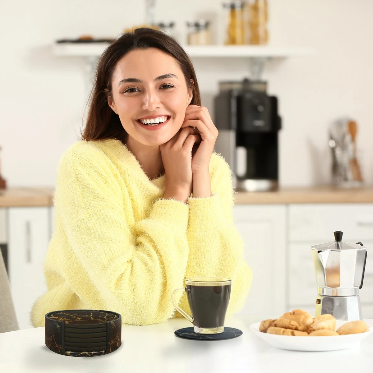 Castagnola Lederen Onderzetters Met Houder – Onderzetters Voor Glazen – Onderzetters Design – Onderzettersset – Drink Onderzetters – Leder – Leren Onderzetters – Set Van 6 – Zwart/Goud 6 Castagnola Lederen Onderzetters Met Houder – Onderzetters Voor Glazen – Onderzetters Design – Onderzettersset – Drink Onderzetters – Leder – Leren Onderzetters – Set Van 6 – Zwart/Goud - Afbeelding 4